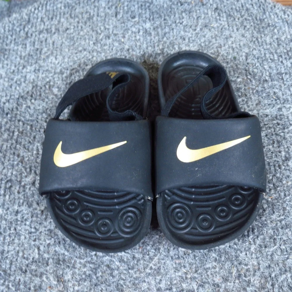 Nike Kawa Toddler Slide Sandals Sz 7C Athletic Beach Pool Black Gold 819094-003